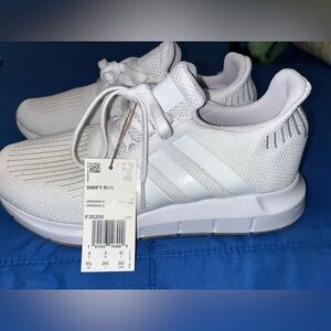 Adidas Swift Run White Athletic Shoes Sneakers Mens 8.5 New